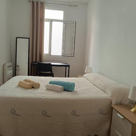Piso Antiguo, Muebles Viejos, Muy Sencillo, Alquilado En Invierno A Estudiantes, Sin Ascensor, Cocina Antigua A Gas, Edificio Muy Antiguo Leilighet La Coruña Eksteriør bilde