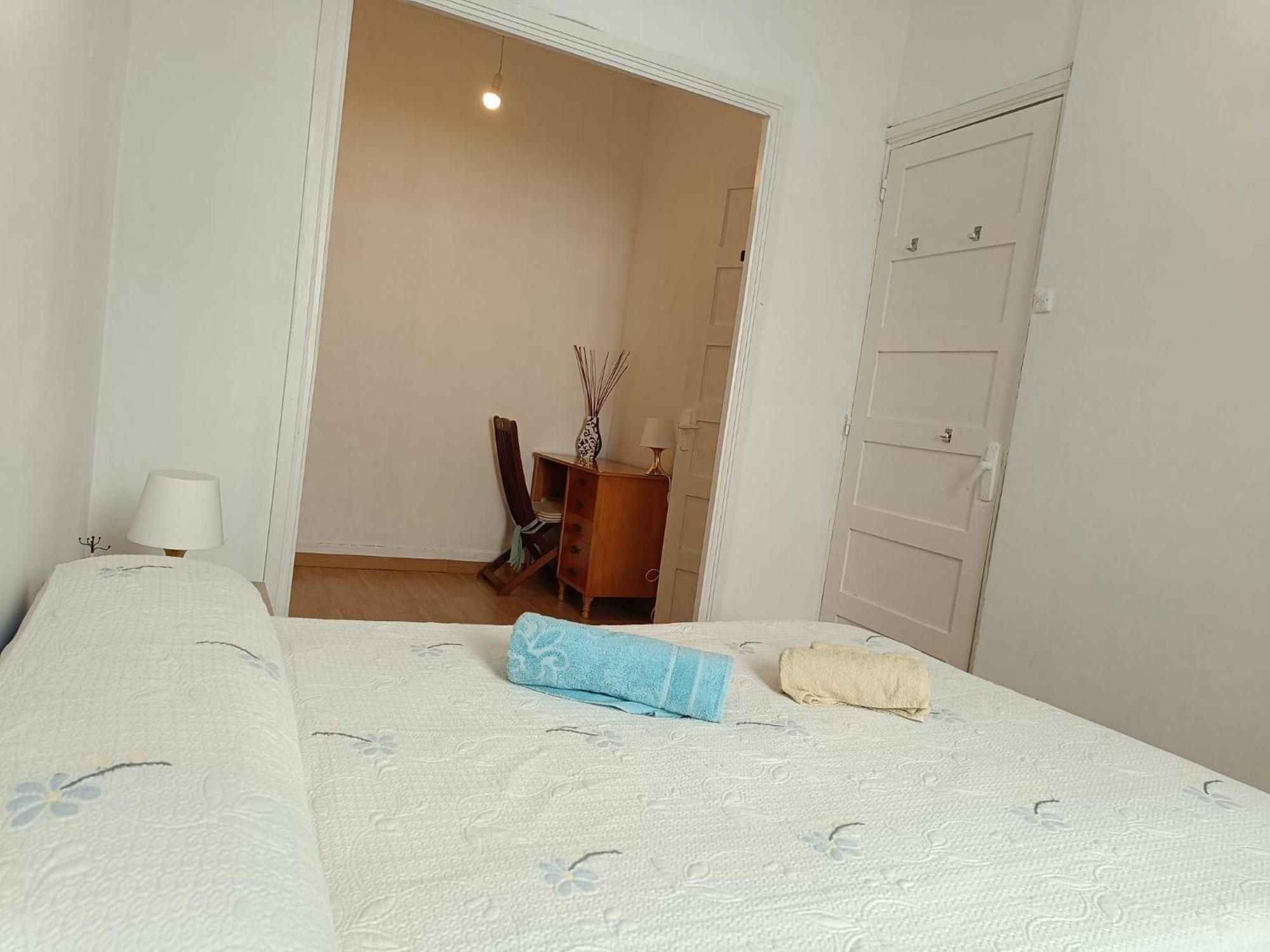 Piso Antiguo, Muebles Viejos, Muy Sencillo, Alquilado En Invierno A Estudiantes, Sin Ascensor, Cocina Antigua A Gas, Edificio Muy Antiguo Leilighet La Coruña Eksteriør bilde