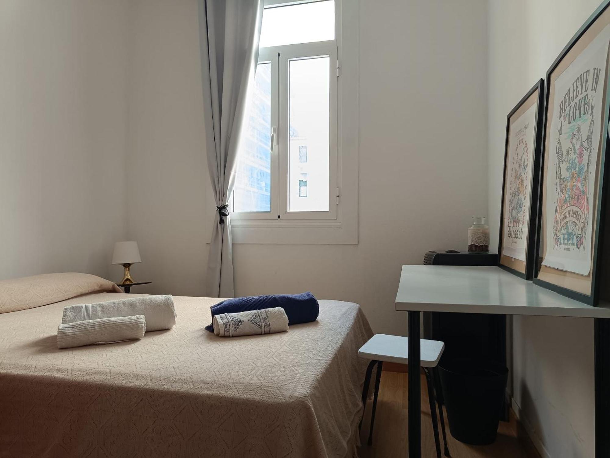 Piso Antiguo, Muebles Viejos, Muy Sencillo, Alquilado En Invierno A Estudiantes, Sin Ascensor, Cocina Antigua A Gas, Edificio Muy Antiguo Leilighet La Coruña Eksteriør bilde